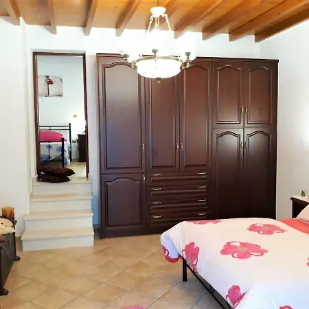 Apiranthos Diamond Maisonette In Naxos *